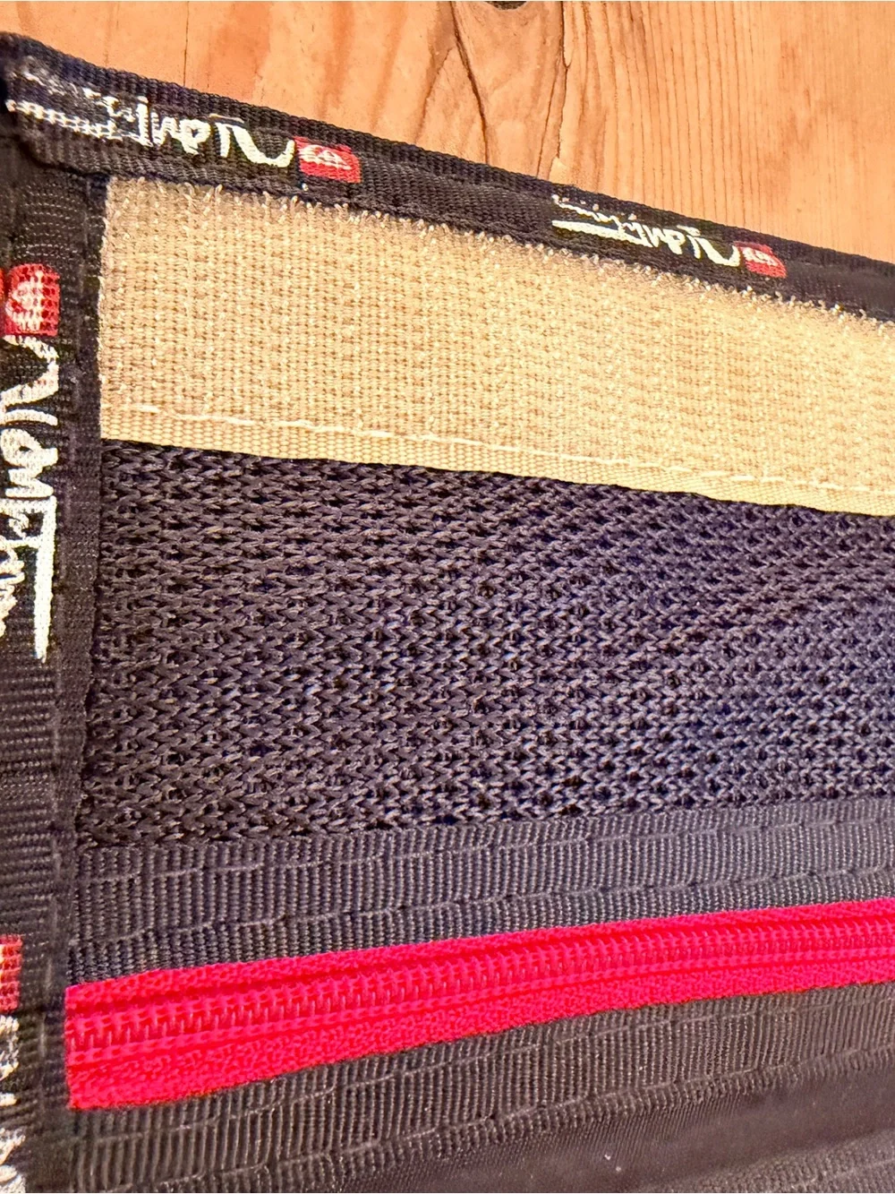 Quiksilver black red nylon chain trifold wallet perfect Y2K-style surf skate
